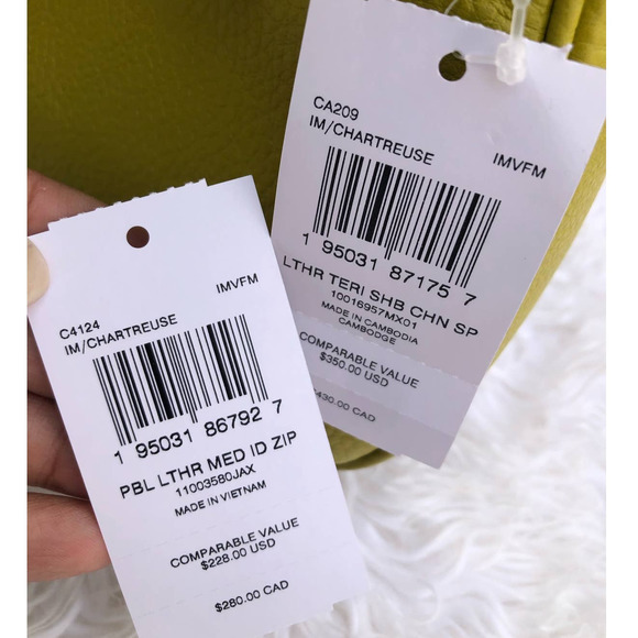 Coach Chartreuse Wallet Brand New - Picture 5 of 5